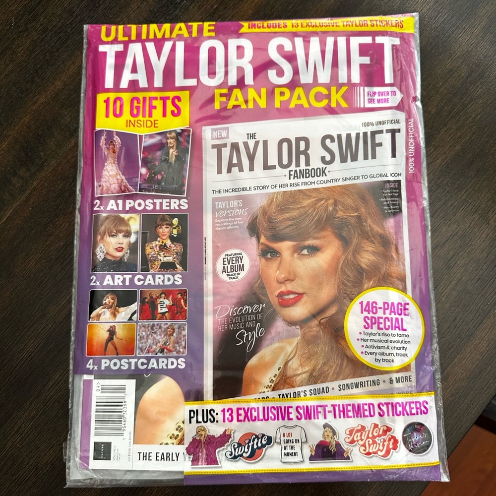 Brand new in package Taylor Swift fan pack.